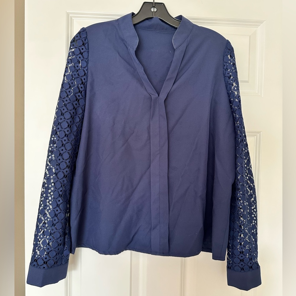 NWOT* Elegant Navy Lace Sleeve Women's Top- Size Large